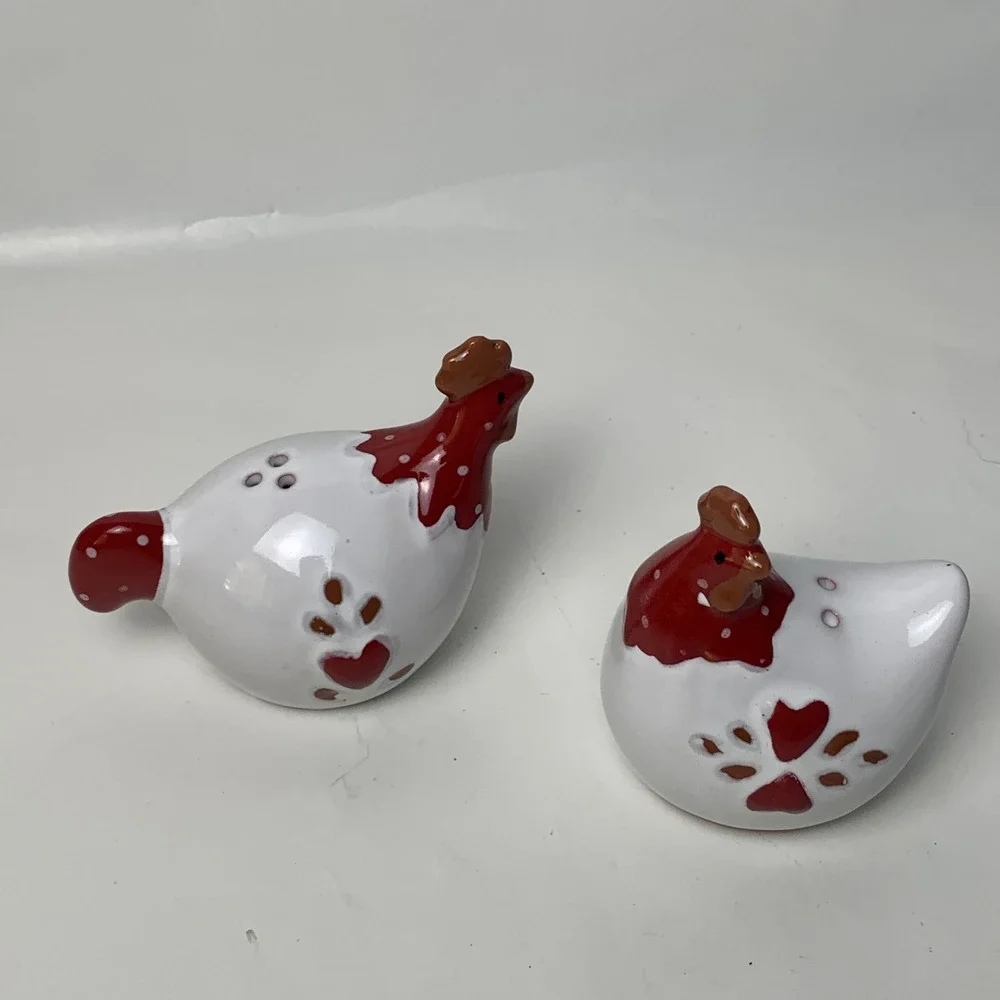 Vtg Style Ceramic Hen Salt and Pepper Shakers Red White Heart Farmhouse Decor